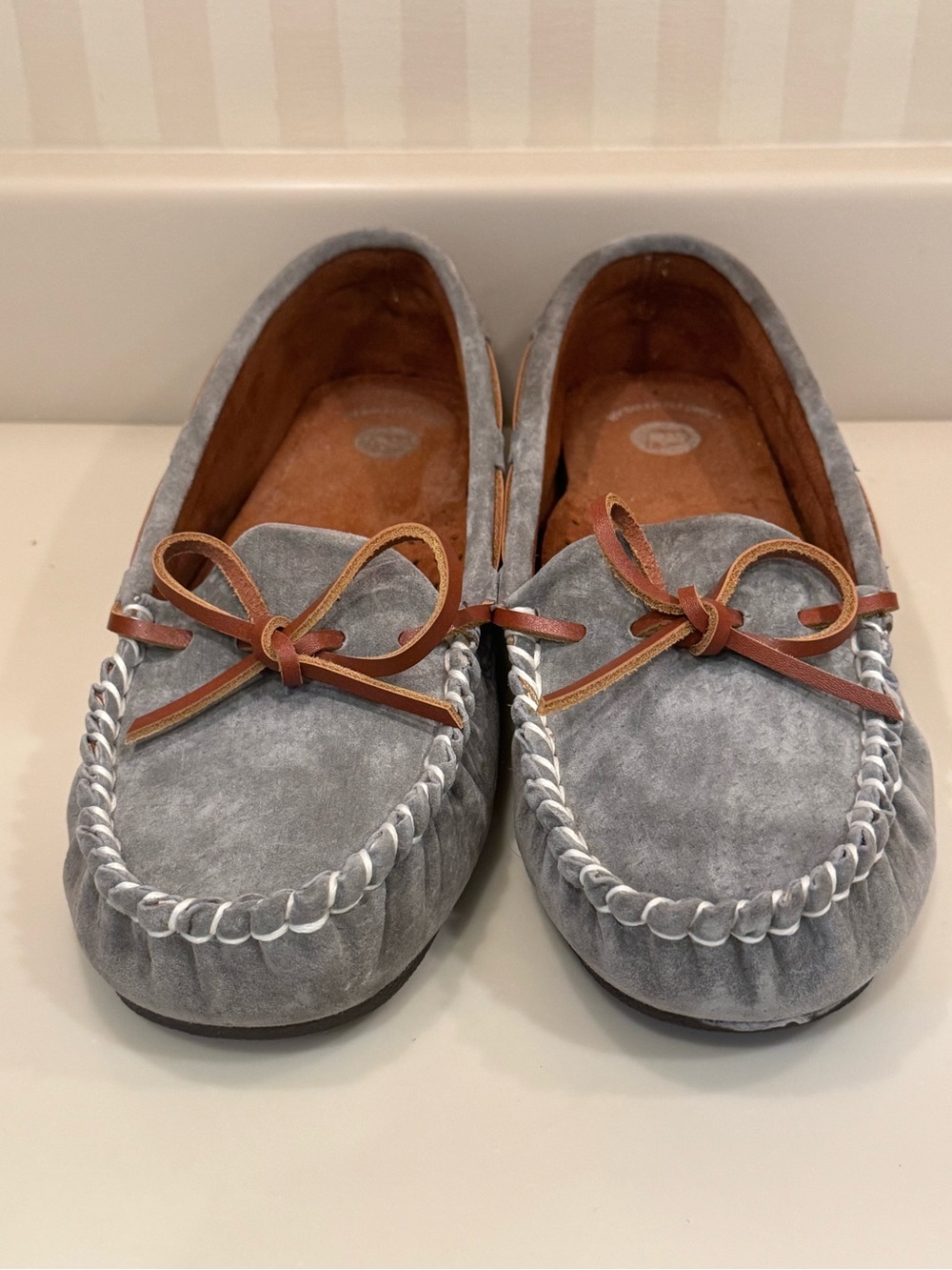 Lamo Sabrina Moc Soft Grey Suede Classic Moccasin Slipper Shoe New In Box - Picture 3 of 16
